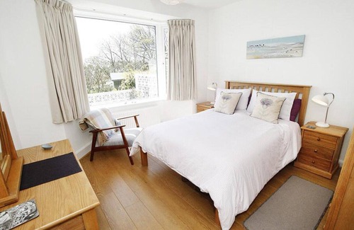Port-Eynon House | The Outlook - Five Bedroom House, Sleeps 8