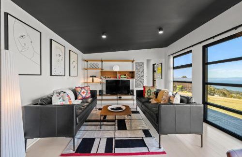 Tinderbox House | The Outlook on Mount Louis - 1 Bedroom - Stunning Views