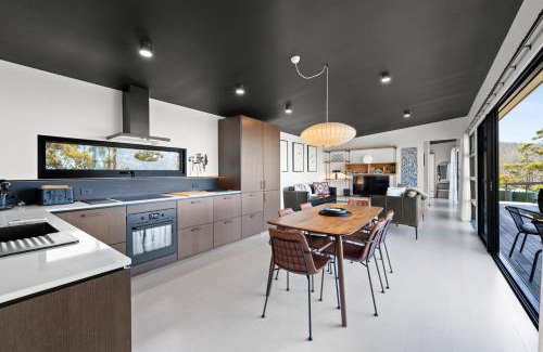 Tinderbox House | The Outlook on Mount Louis - 1 Bedroom - Stunning Views