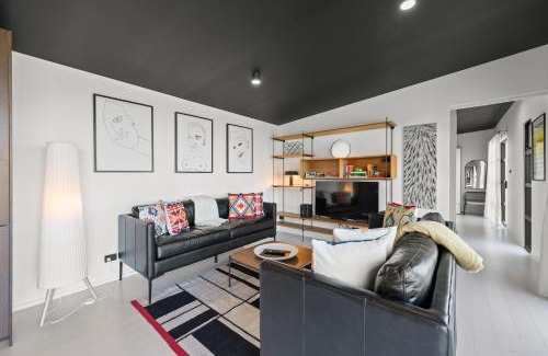 Tinderbox House | The Outlook on Mount Louis - 1 Bedroom - Stunning Views