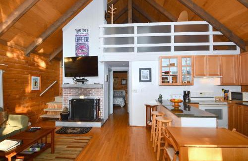 Berkeley Springs Ski Chalet | The Outlook - Pet Friendly, Grill, Wifi, View, Fire Pit, Deck, Family Friendly, Foosball, Game Room, King Bed, Fireplace