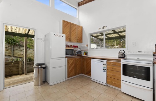 Tutukaka House | The Outlook - Whangaumu Bay Holiday Home