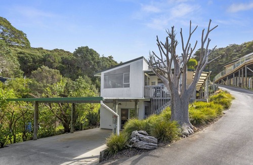 Tutukaka House | The Outlook - Whangaumu Bay Holiday Home