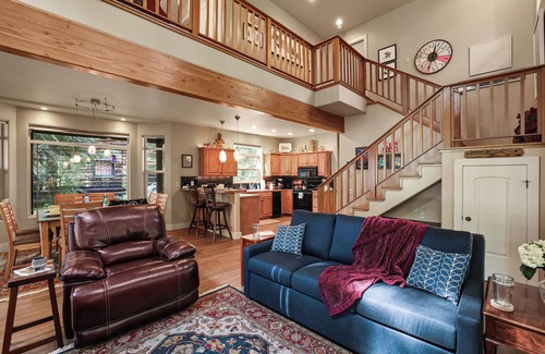 McCall House | The Outpost on Payette Lake | Year-Round Retreat - Lake ViewsNear DT McCall + Brundage