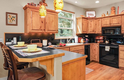 McCall House | The Outpost on Payette Lake | Year-Round Retreat - Lake ViewsNear DT McCall + Brundage