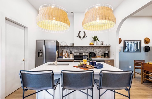 Five Points Apartment | The Outrider by AvantStay Chic Stay Close to Broadway