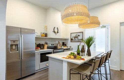 Five Points House | The Outrider by AvantStay Chic Stay Close to Broadway