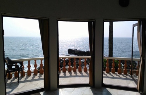 Elathur Villa | THE OUTRIGGER - 2 Bedroom 2 Bathroom (En-suite) Beachfront Private Villa