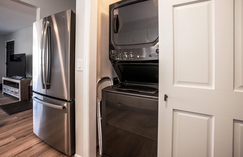 Williams Bay Condo | The Overbrook – Charming 2BR Pet-Friendly Condo in Lake Geneva