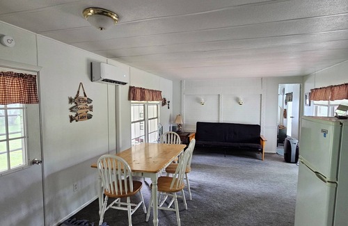 Williams House | The Overlook. Cozy 1-bedroom on the banks of the Beautiful White River