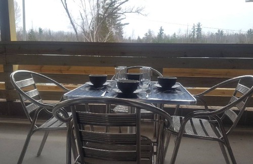 Interlochen Condo | The Overlook Just outside Traverse CitynSleeps 4 Private Deck with Amazing Views