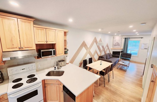 Harvie Heights House | The overlook stay - 2 suites - mountain view - Free parking - 3526