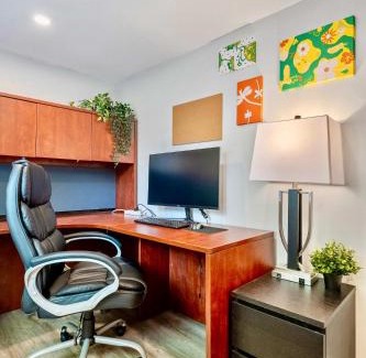 Northwest Calgary House | The Owlet NWCalgary QueenBD PrivateSuite