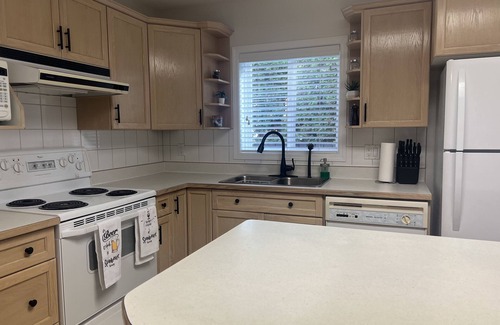 Sicamous House | The Owlhead Place - King beds, privacy and a backyard minutes from the beach!