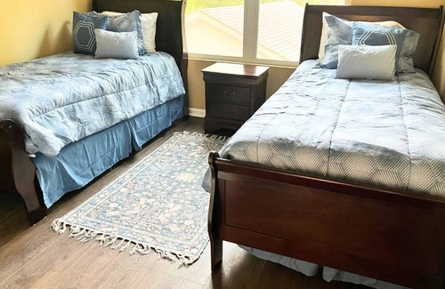 Oakhurst House | The Owl’s Perch – Comfortable 2 Bed and 2 Bath ADU Home with Parking