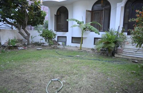 Chhatarpur House | The Own Stay