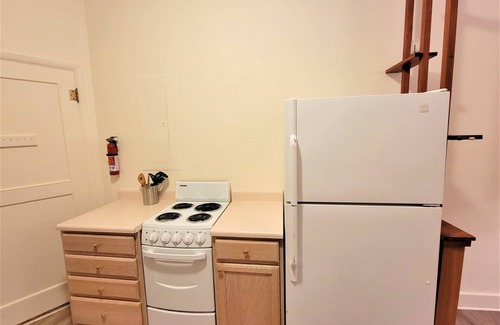 Fairbury Apartment | The Oxford 1BR apartment in historic downtown
