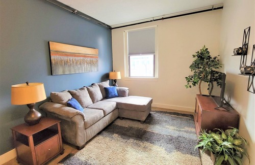 Fairbury Apartment | The Oxford 1BR apartment in historic downtown