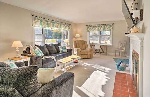 Weems House | 'The Oyster Bed' Retreat w/ Pool & Game Room