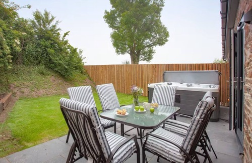 Down Thomas House | The Oyster - Three Bedroom House, Sleeps 6