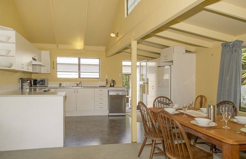 Hahei Cottage | The Pa Pad - Hahei Holiday Home