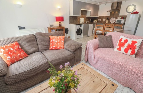 Rosudgeon Cottage | THE PACKING HOUSE, pet friendly, with a garden in Rosudgeon