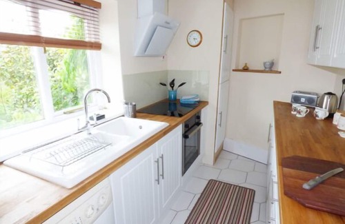 Severn Stoke Cottage | THE PACKING HOUSE, romantic, with a garden in Hanley Castle