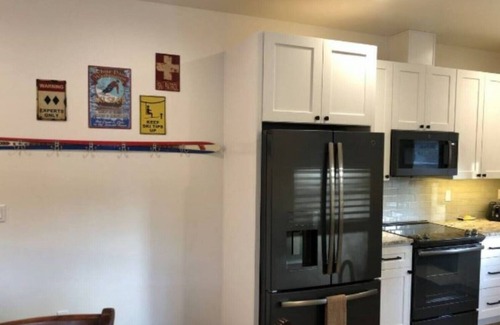 Packwood Ski Chalet | The Packwood Wolf Den - In the ❤️ of Packwood! Hot tub!