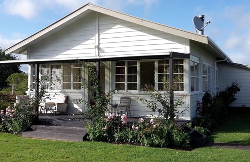Paeroa House | THE PAEROA BUNGALOW