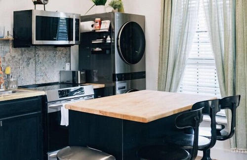 Brenham House | The Painted Lady-short walk to downtown square