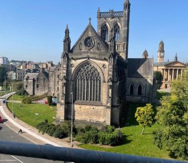 Paisley Apartment | THE PAISLEY PENTHOUSE - ABBEY VIEW