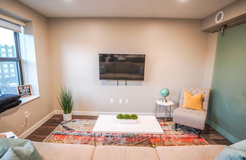 Grand Rapids House | The Paisley Suite - Medical Mile, Downtown - Ideal for long Stays
