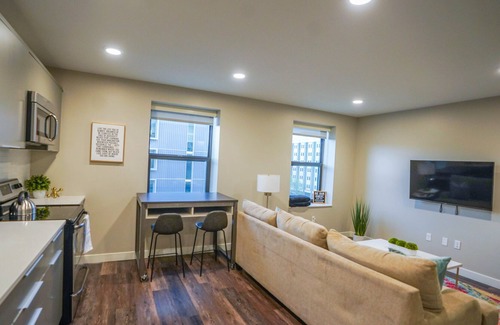 Grand Rapids House | The Paisley Suite - Medical Mile, Downtown - Ideal for long Stays