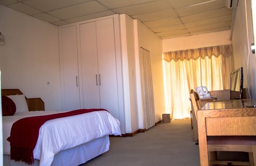 Maseru Hotel | The Palace Hotel Is 25 Km from Maseru and 15 Km from Teya-Teyaneg.