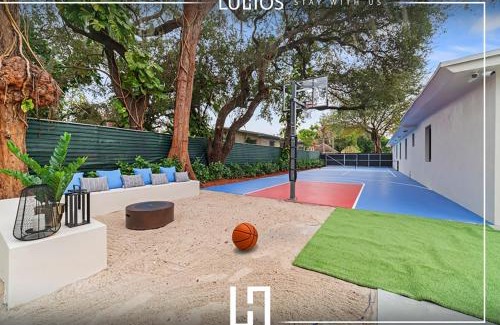 Seybold House | The Palace Pickleball gameRoom Heated SPA L26