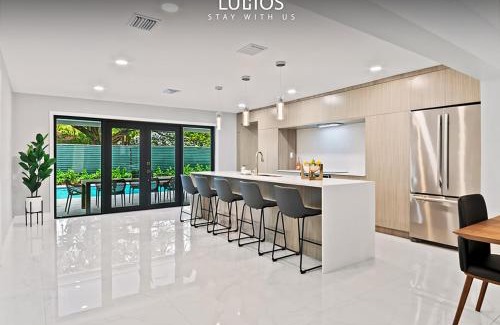 Seybold House | The Palace Pickleball gameRoom Heated SPA L26