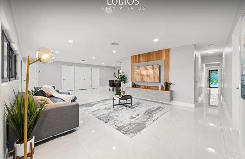 Seybold House | The Palace Pickleball gameRoom Heated SPA L26