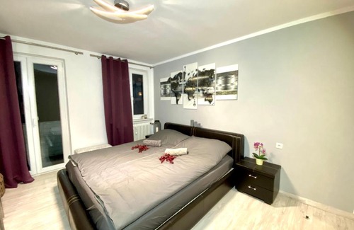 Munchner Freiheit Apartment | The Paleo's