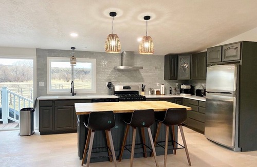 Palisade House | The Palisade River Retreat