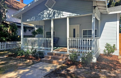 Sanford House | The Palm Cottage @ Downtown Sanford