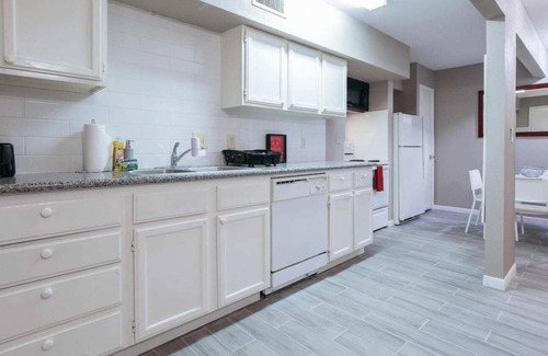MacGregor Apartment | The Palm Flats 04! Zoo! Museums! Medical Center!