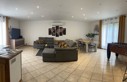 Cosne-Cours-sur-Loire House | The Palm grove