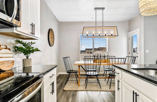 Meridian House | ☼ THE PALM HOUSE ☼ At Meridian - New Home in great location!