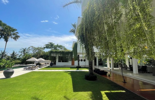 Babakan House | The Palm House, Luxury 5 bedrooms villa with 40m infinity pool & dedicated staff