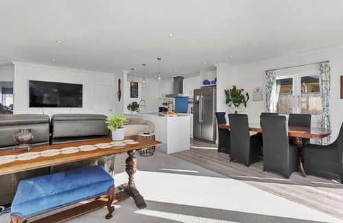 Orewa House | The Palm Retreat - Orewa Holiday Home
