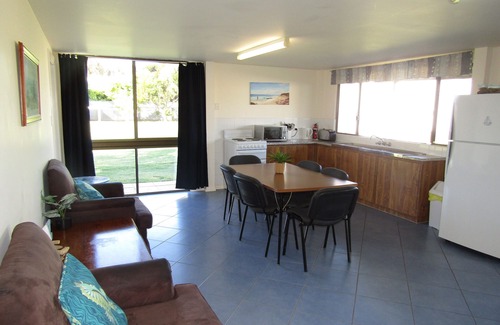 Port Vincent House | The Palm's House & Unit ~ Large Accommodation