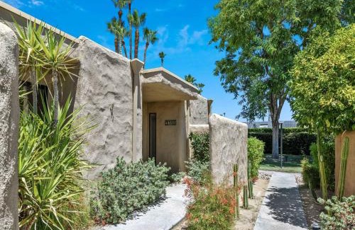 Palm Springs House | The Palm Springs Gem- Waverly Park Condo Monthly Stays