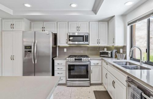 Palm Springs House | The Palm Springs Gem- Waverly Park Condo Monthly Stays
