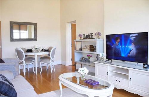 Southport Apartment | The Palm Suite