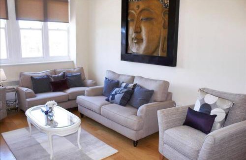 Southport Apartment | The Palm Suite